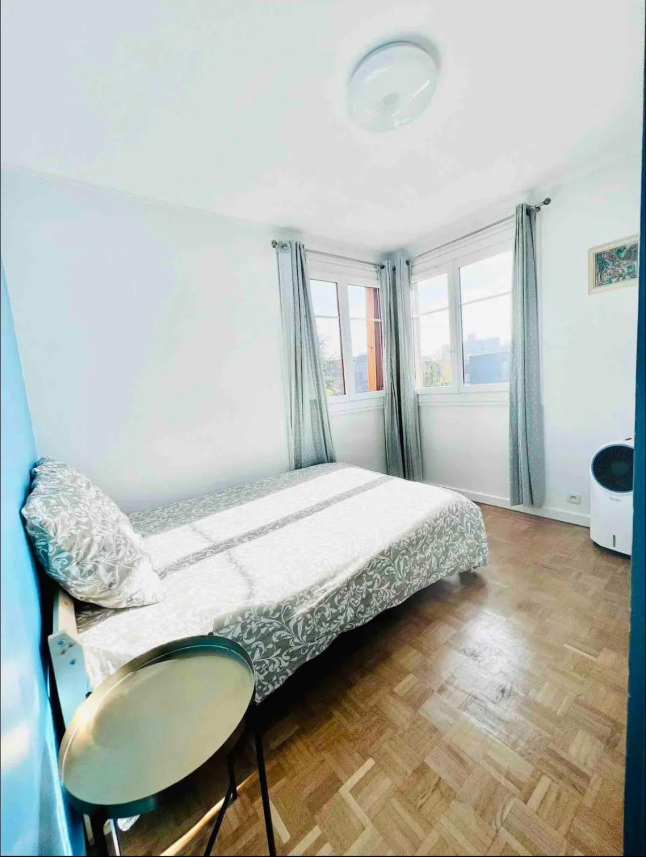 Modern 2 Bedroom Apartment Near Paris Metro, Giant Flat Screen Tv 85 Inches, Balcony, Free Parking อีวรี-ซูร์-แซ็น ภายนอก รูปภาพ