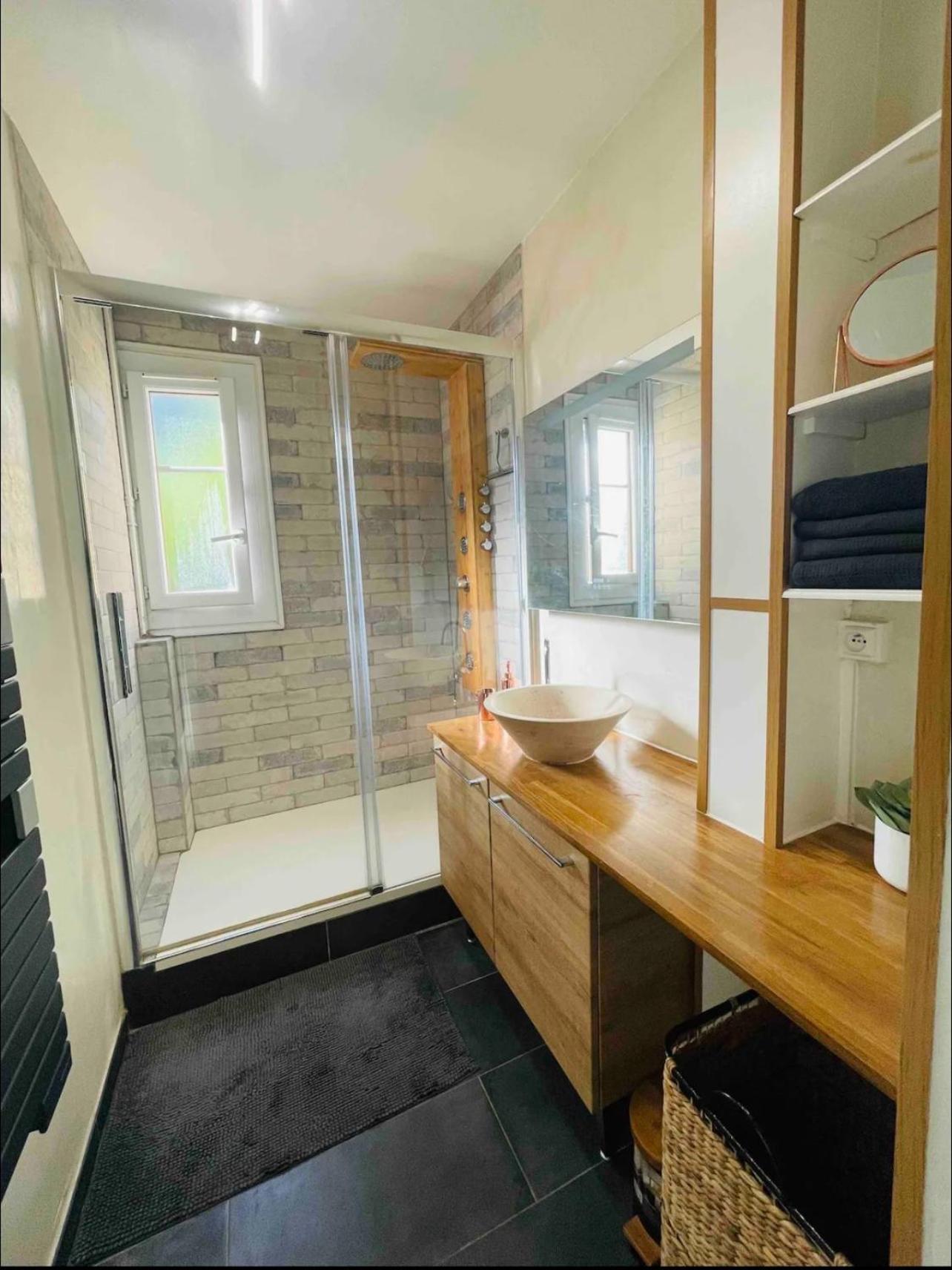 Modern 2 Bedroom Apartment Near Paris Metro, Giant Flat Screen Tv 85 Inches, Balcony, Free Parking อีวรี-ซูร์-แซ็น ภายนอก รูปภาพ