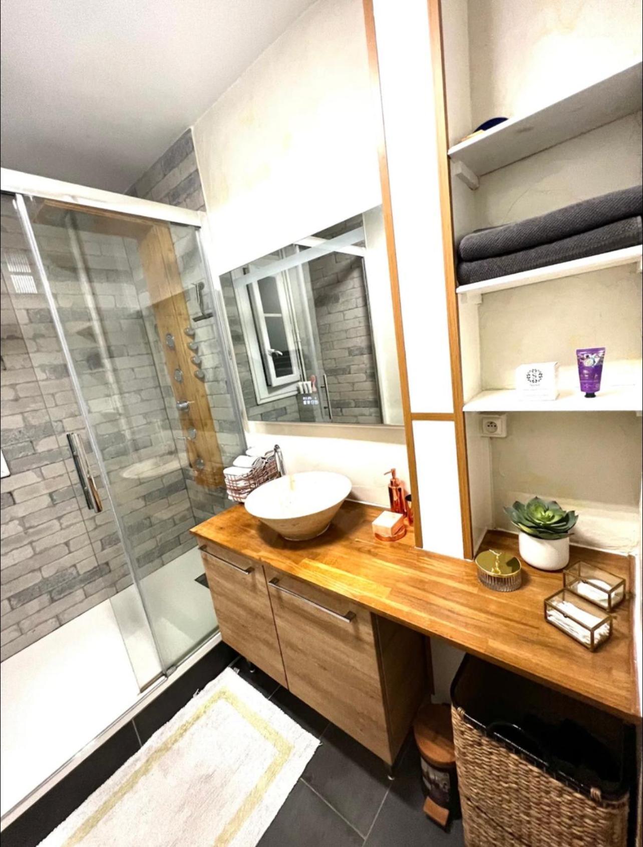 Modern 2 Bedroom Apartment Near Paris Metro, Giant Flat Screen Tv 85 Inches, Balcony, Free Parking อีวรี-ซูร์-แซ็น ภายนอก รูปภาพ